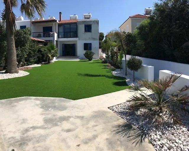 דירה פרבוליה Beach Front Periyiali Gardens