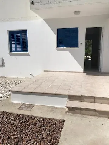 דירה פרבוליה Beach Front Periyiali Gardens