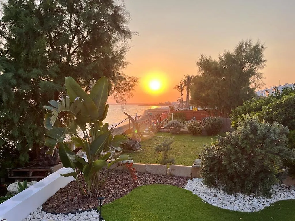 פרבוליה Beach Front Periyiali Gardens דירה