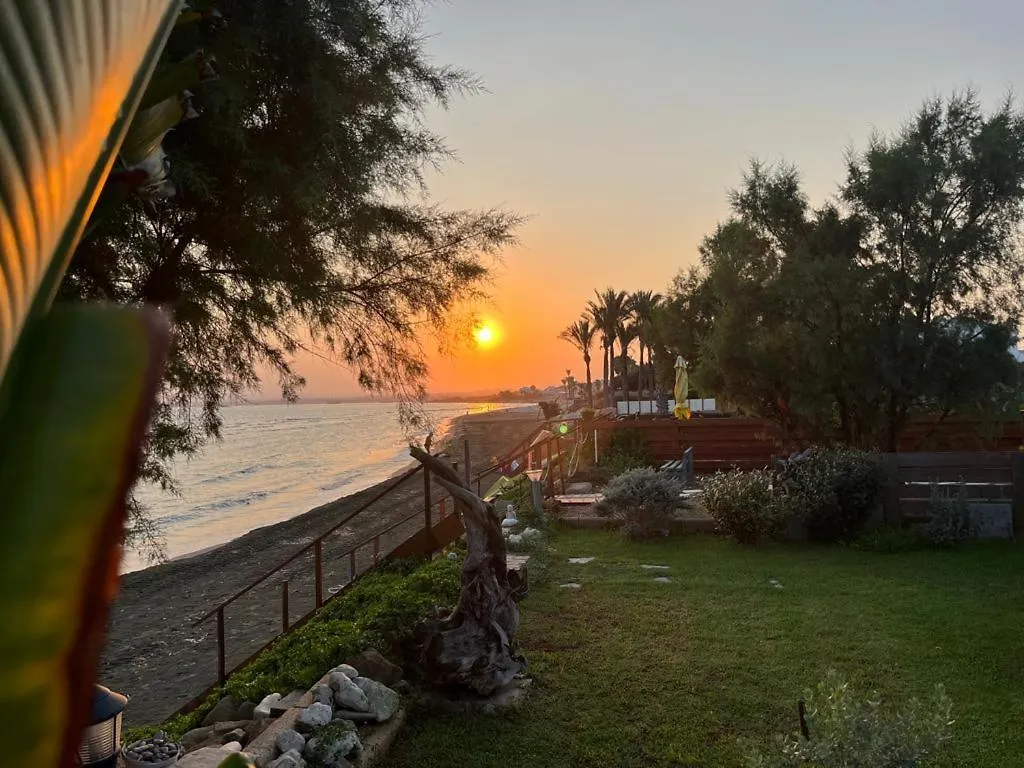 פרבוליה Beach Front Periyiali Gardens
