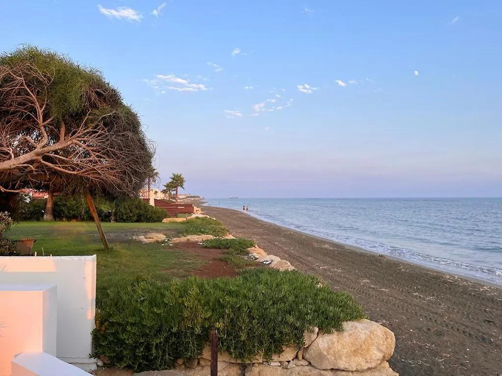 דירה פרבוליה Beach Front Periyiali Gardens